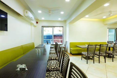 Restaurant/places to eat, Dining area, Meeting/conference room