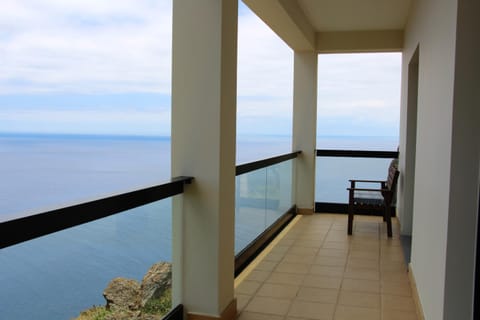 4 bedrooms house with sea view private pool and jacuzzi at Canico House in Caniço