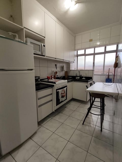 Seu apto na praia - Equipado, familiar e com Internet rápida Apartment in Santos