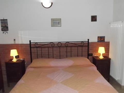 Bed, Day, Photo of the whole room