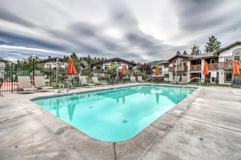 Icicle Village Resort 402: Juniper Studio Casa in Leavenworth