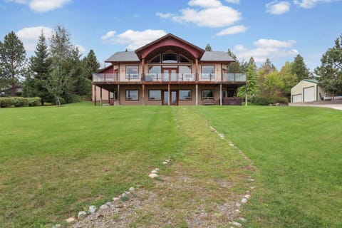 Lakefront Luxury House in Lake Pend Oreille