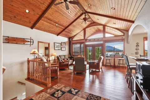 Lakefront Luxury House in Lake Pend Oreille