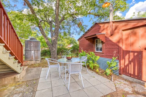 Cosmos Cottage House in Fredericksburg