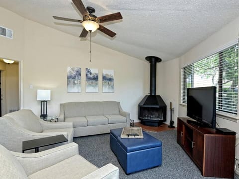 Lakefront Bungalow With Community Poolhot Tub #4 House in Point Venture