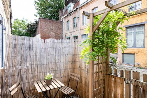 Facade/entrance, Balcony/Terrace