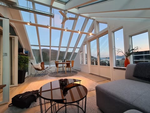 Glass roof private loft in Tromsø Appartement in Tromso