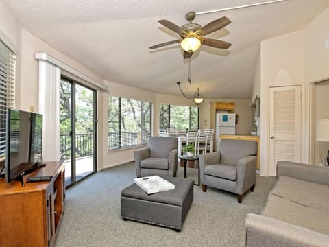 Lakefront Bungalow - Community PoolHot Tub #11 House in Point Venture