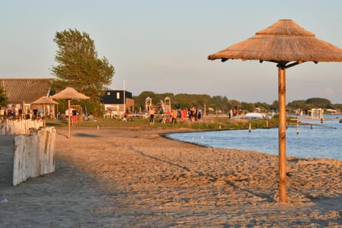 Villa Maroma Mistral luxueus verblijf voor zakelijk en privé met gratis 4 E-bikes House in Kamperland