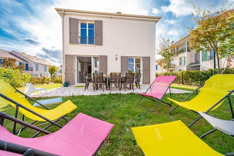 Property building, Patio, Garden, Garden view