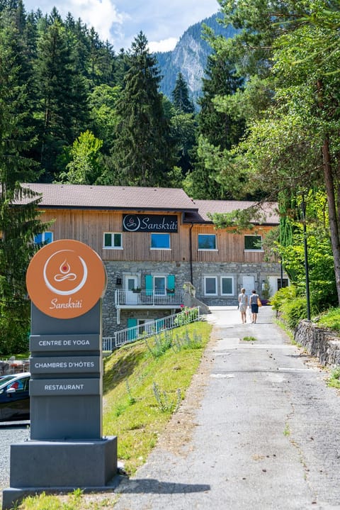 Property building, Day, Mountain view, Street view