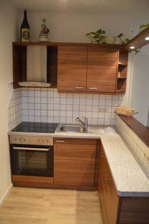 Kitchen or kitchenette, pet friendly, stove