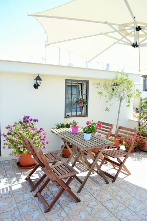 Balcony/Terrace, Seating area, City view, Sea view