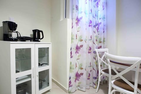 Coffee/tea facilities, Kitchen or kitchenette