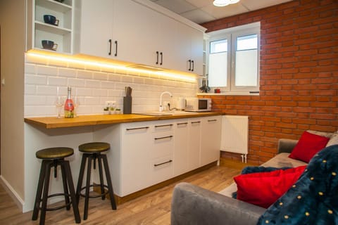 Kitchen or kitchenette, Living room, Seating area, Dining area, Hiking, Parking, locker, minibar, pet friendly, stove