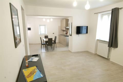 La casa di Walter vicino alle cinque terre Apartment in Province of Massa and Carrara