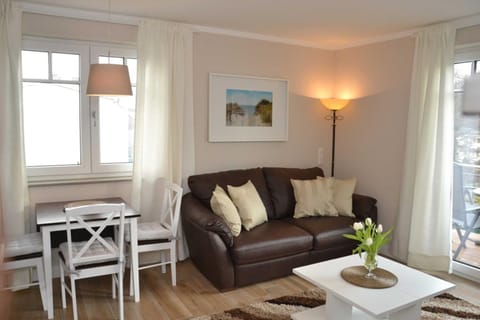 Living room, Photo of the whole room, Seating area, Dining area