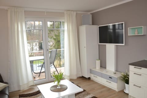 TV and multimedia, Balcony/Terrace, Living room, Photo of the whole room