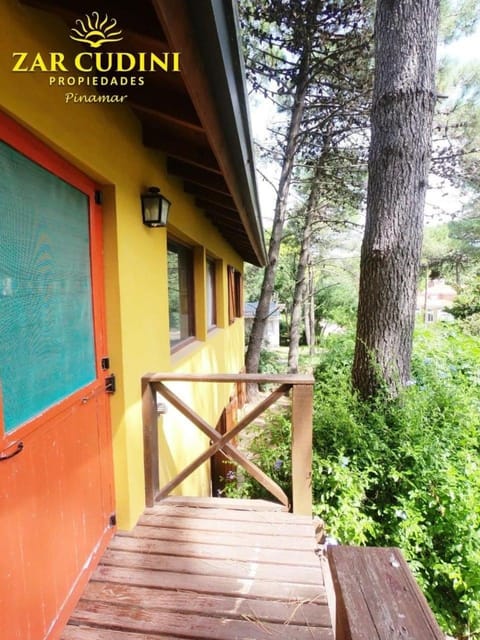 Casa completa en el bosque para 8 personas no aceptamos grupos de jovenes House in Pinamar