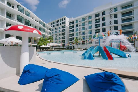 Property building, Day, Pool view, Swimming pool