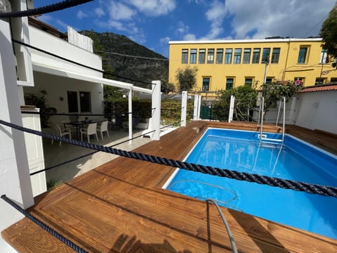 View (from property/room), Pool view, Swimming pool, Inner courtyard view