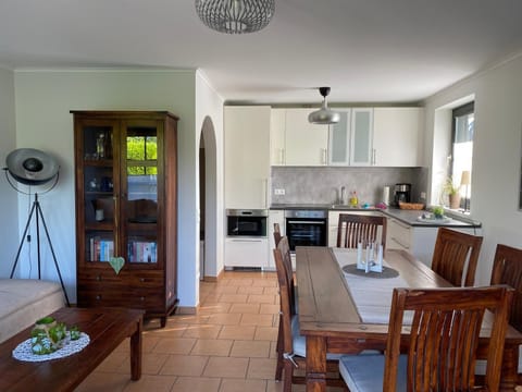 Grömitz, Stiegkamp 3, Whg 1 - große Terrassenwohnung, 2 SZ, Nähe Strand und Yachthafen, behindertenfreundlich, WLAN Apartment in Grömitz