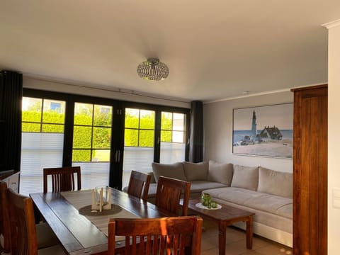 Grömitz, Stiegkamp 3, Whg 1 - große Terrassenwohnung, 2 SZ, Nähe Strand und Yachthafen, behindertenfreundlich, WLAN Apartment in Grömitz