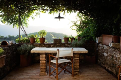 View (from property/room), Balcony/Terrace, Lake view