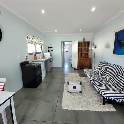 Shell Cottage a stone's throw from the beach Apartment in Western Cape