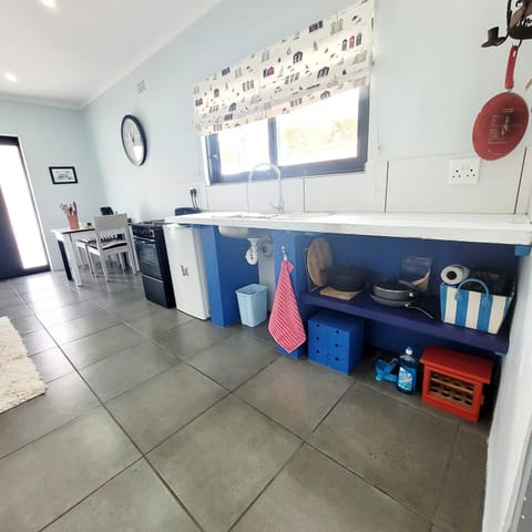 Shell Cottage a stone's throw from the beach Apartment in Western Cape
