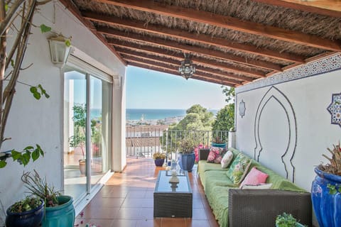 HOUSE WITH AMAZING VIEWS , OVERLOOKING THE FESTIVAL TOWN OF SITGES House in Garraf