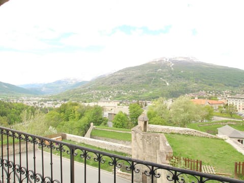 Grand studio 4 pers avec balcon au cœur de Briançon - FR-1-330C-3 Apartment in Briançon