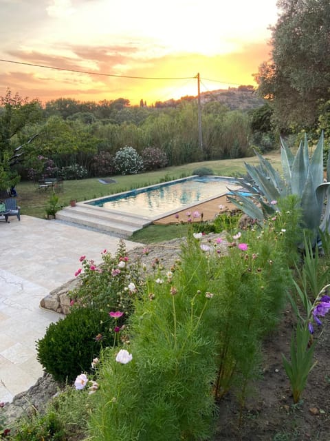 Suite luxe vue sur piscine et parc Apartment in Provence-Alpes-Côte d'Azur