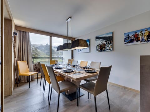 Tignes le Lac - Grand Apt 5 Pièces, 8-10 Pers, Wifi, Proche Commerces et Remontées - FR-1-641-81 Apartment in Tignes