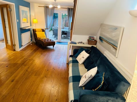 Beach Road- short walk to Charlestown, Carlyon Bay & coastal paths- dog friendly Haus in Saint Austell