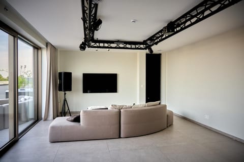 Communal lounge/ TV room, TV and multimedia, Living room, Evening entertainment