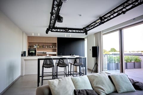 Kitchen or kitchenette, Seating area, Dining area, Evening entertainment, minibar