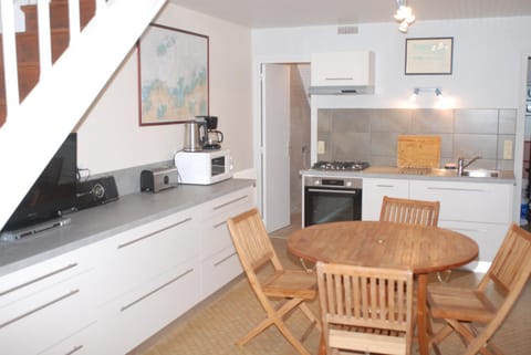 Dining area, Communal kitchen