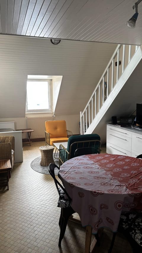 Bed, Living room, Dining area