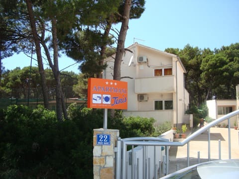 Facade/entrance, Facade/entrance