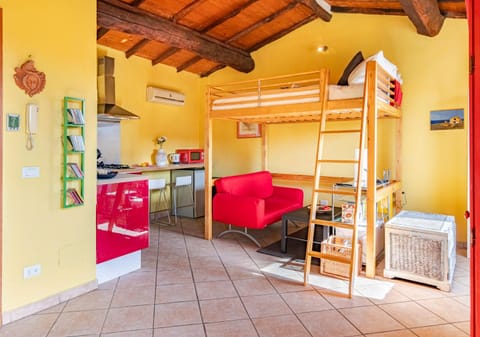 Kitchen or kitchenette, bunk bed, kitchen