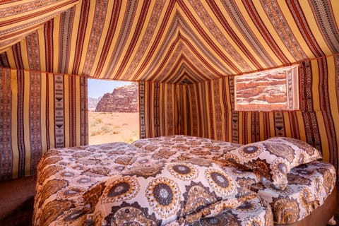 Bed, Natural landscape, Photo of the whole room, Bedroom