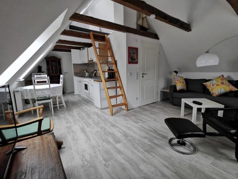 Kitchen or kitchenette, Living room