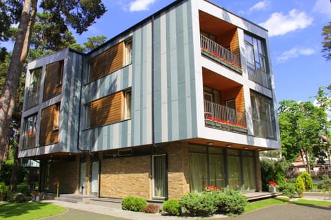 Facade/entrance, View (from property/room), Balcony/Terrace, Decorative detail, Area and facilities