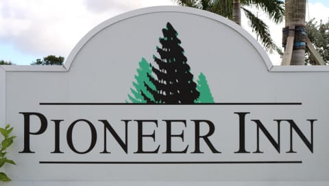 Pioneer Inn Hotel in Royal Palm Beach