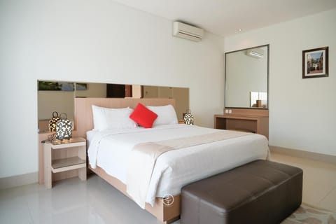 Kencana Villa 7 bedroom with a private pool Casa in Lembang