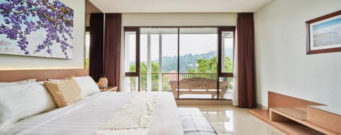 Kencana Villa 7 bedroom with a private pool house in Lembang