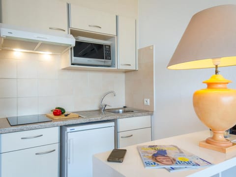 Appartement 2 pièces avec Terrasse - Plage à 50m - Climatisé - Proche Gare et Commerces - FR-1-466A-4 Apartment in Saint-Raphael