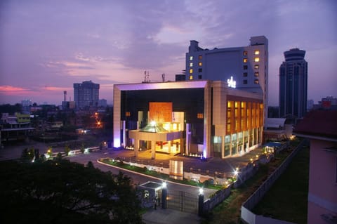 Facade/entrance, Bird's eye view