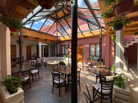 Patio, Restaurant/places to eat